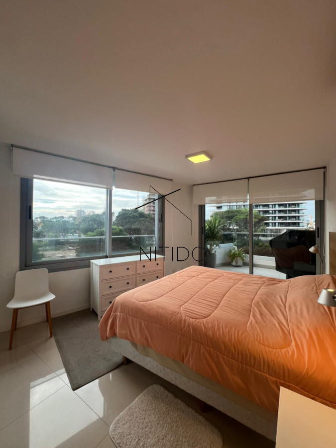 Apartamento ID.704 - Apartamento de 3 dormitorios y 3 baños a pasos de playa brava 