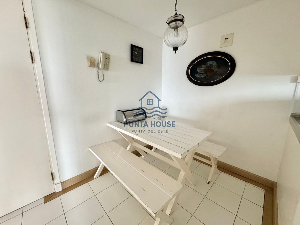 Apartamento ID.12 - Apartamento en Venta de Cuatro Dormitorios y Dependencia 