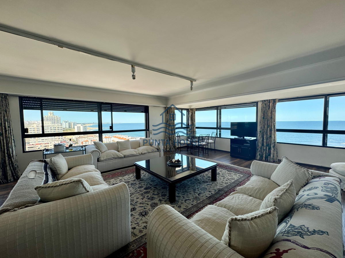 Apartamento ID.12 - Apartamento en Venta de Cuatro Dormitorios y Dependencia 