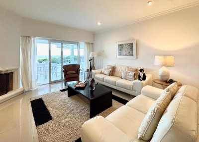 Apartamento en venta de dos dormitorios playa mansa