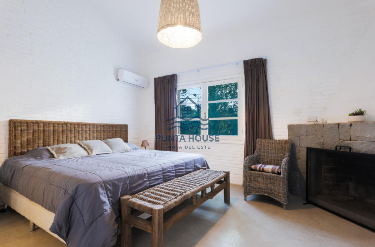 Casa ID.26 - Casa en venta en playa mansa de tres dormitorios 