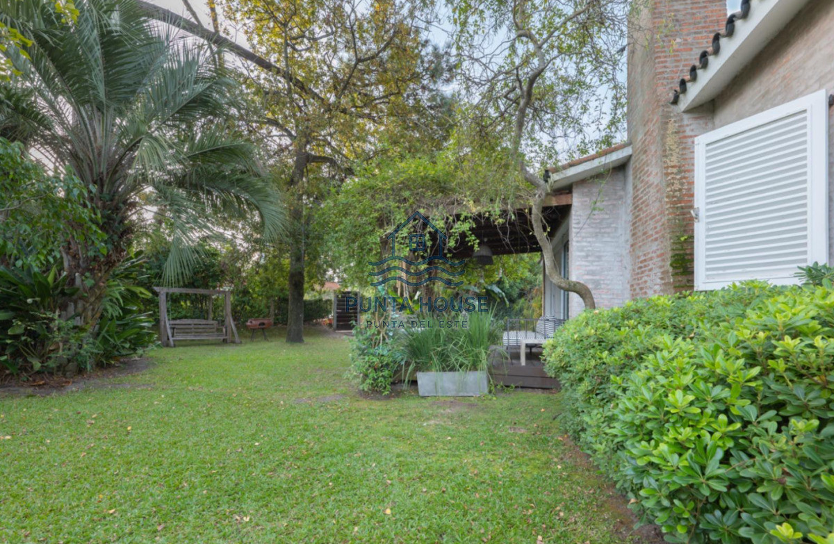 Casa ID.26 - Casa en venta en playa mansa de tres dormitorios 