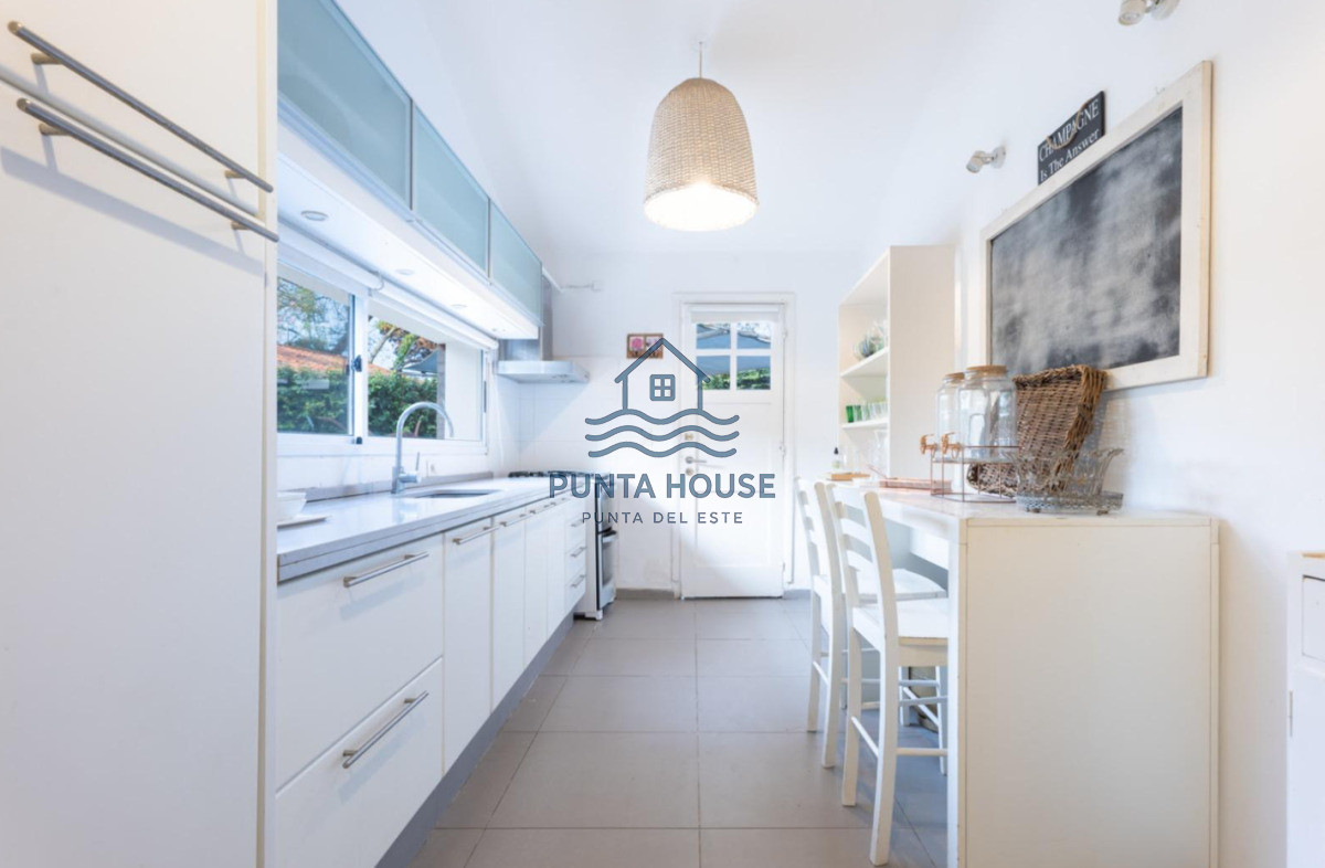 Casa ID.26 - Casa en venta en playa mansa de tres dormitorios 