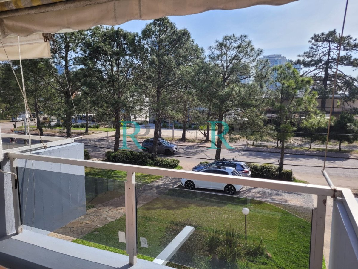 Apartamento ID.2529 - Apartamento en hermosa zona  con bajos gastos comunes