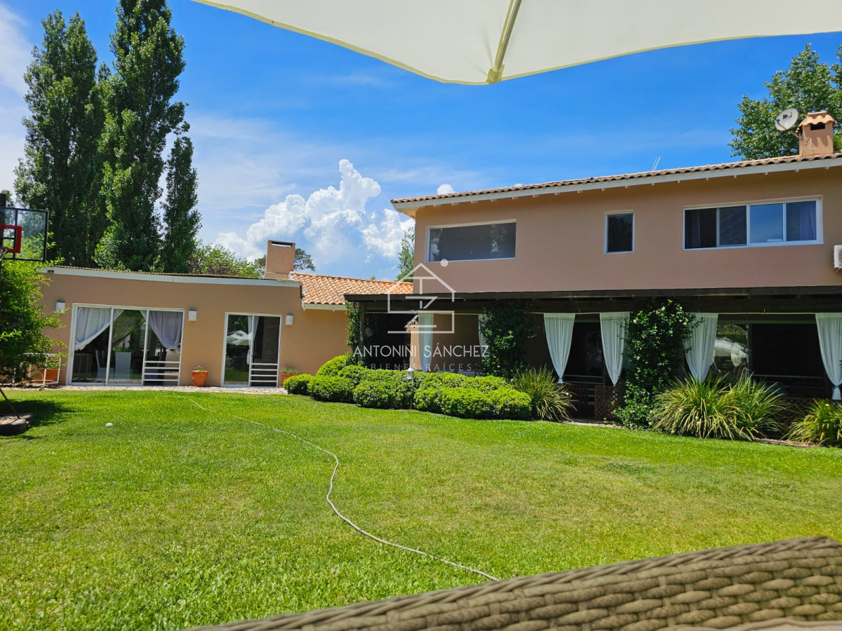 Casa ID.2739 - Hermosa residencia en Barrio Privado 