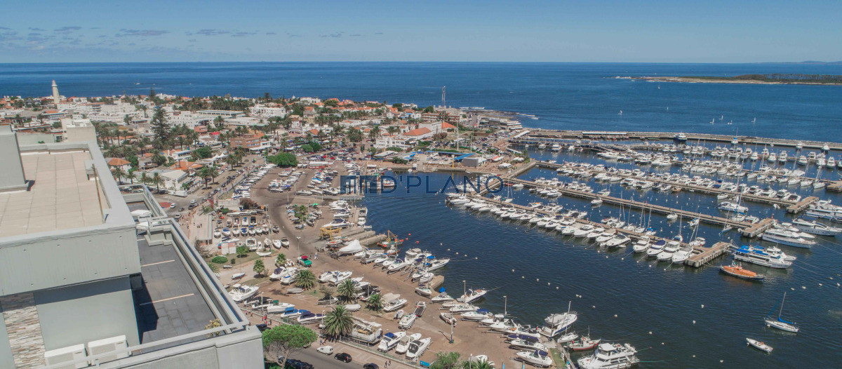 Apartamento ID.141 - PISO ALTO CON VISTA AL PUERTO
