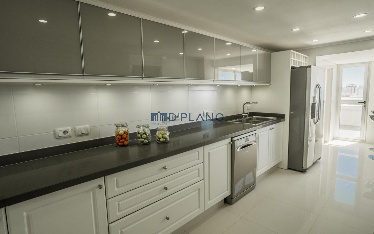 Apartamento ID.141 - PISO ALTO CON VISTA AL PUERTO