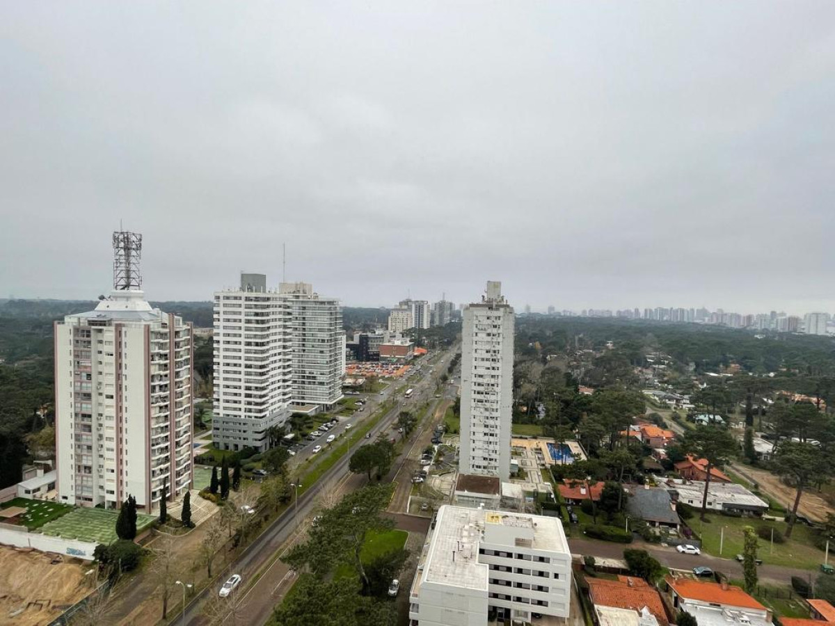 APTO PISO ALTO SOBRE ROOSEVELT 