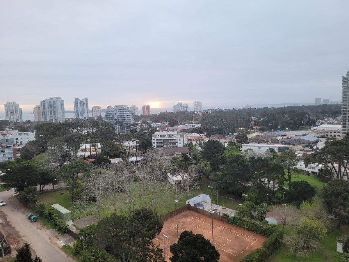 Piso alto en Torre con todos los servicios