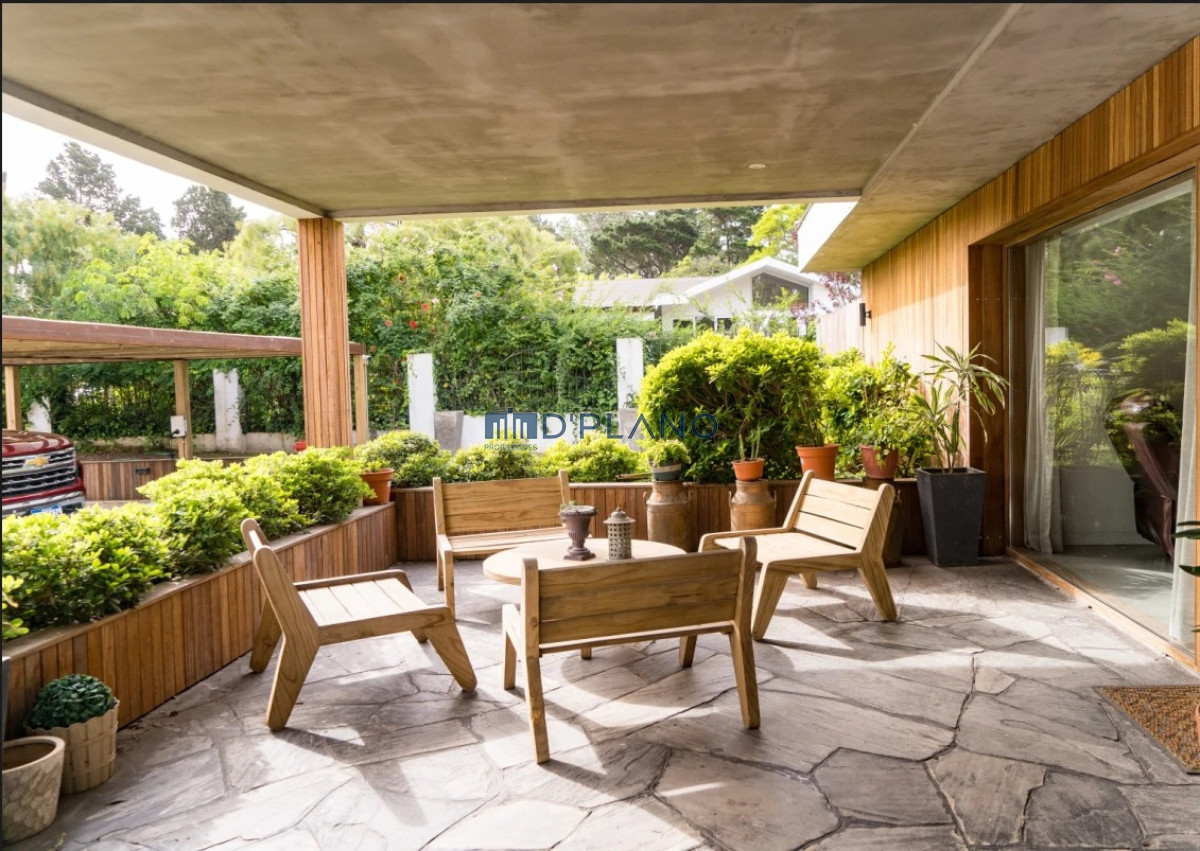 Casa ID.37 - HERMOSA CASA DE BUENA CONSTRUCCION TOTALMENTE RECICLADA