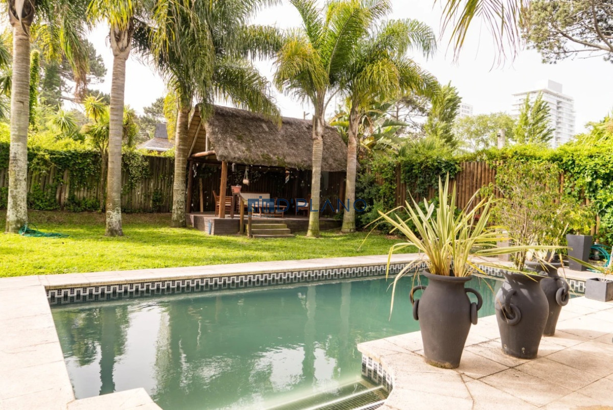 Casa ID.37 - HERMOSA CASA DE BUENA CONSTRUCCION TOTALMENTE RECICLADA