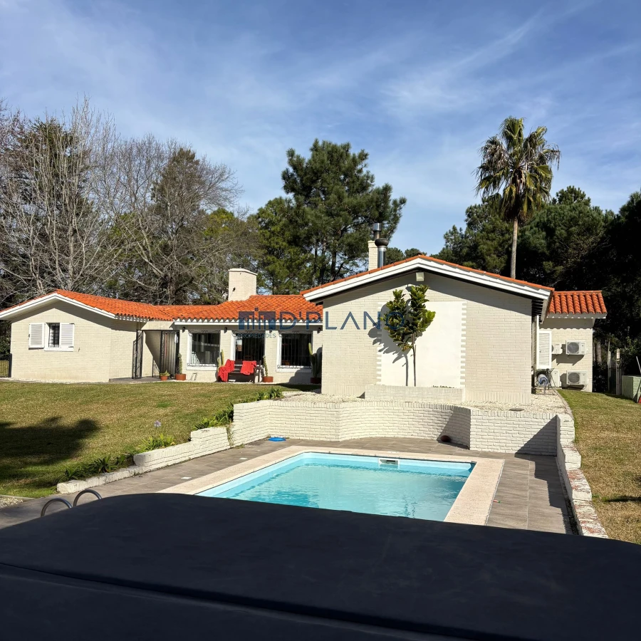 Casa ID.238 - 5 DORMITORIOS EN CANTEGRIL CON PISCINA