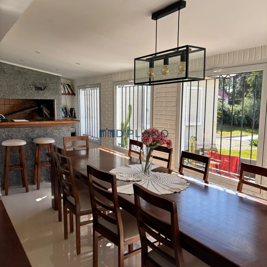 Casa ID.238 - 5 DORMITORIOS EN CANTEGRIL CON PISCINA