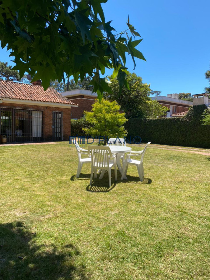 Casa ID.187 - CASA EN ALQUILER A 100 METROS DEL MAR EN MANSA