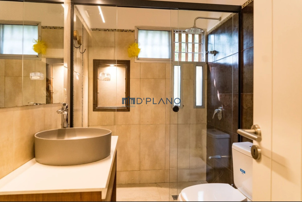 Casa ID.37 - HERMOSA CASA DE BUENA CONSTRUCCION TOTALMENTE RECICLADA