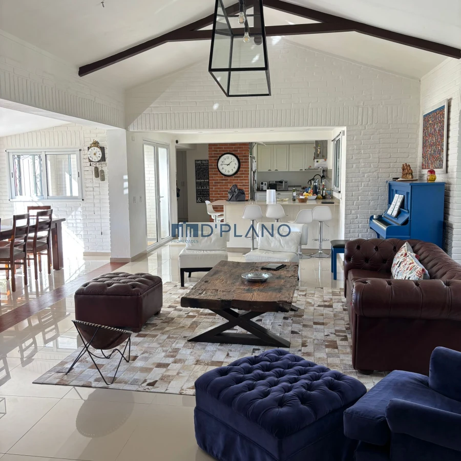 Casa ID.238 - 5 DORMITORIOS EN CANTEGRIL CON PISCINA