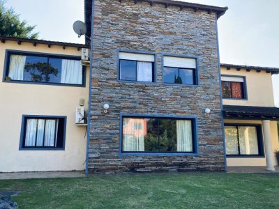 CASA EN VENTA BARRIO PRIVADO 