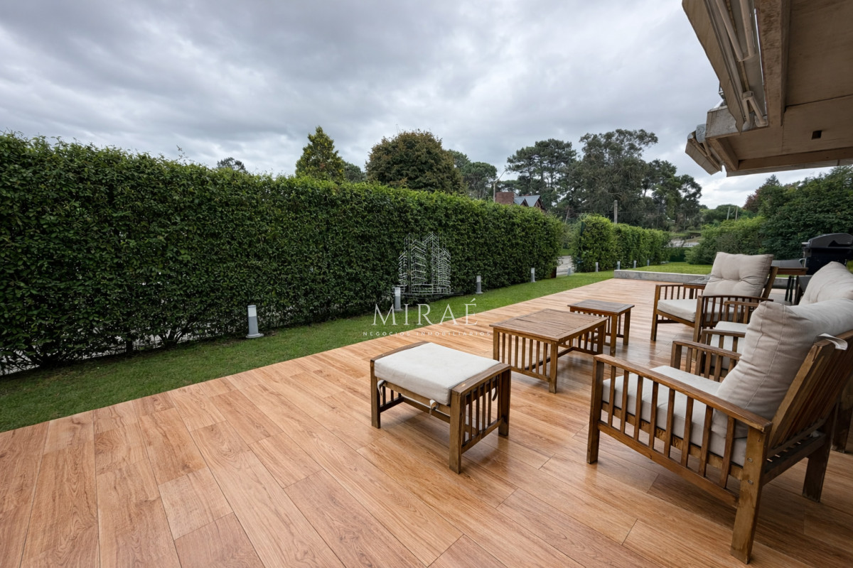 Apartamento ID.255 - Apartamento en venta 3 dormitorios 3 baños Pb con jardín 