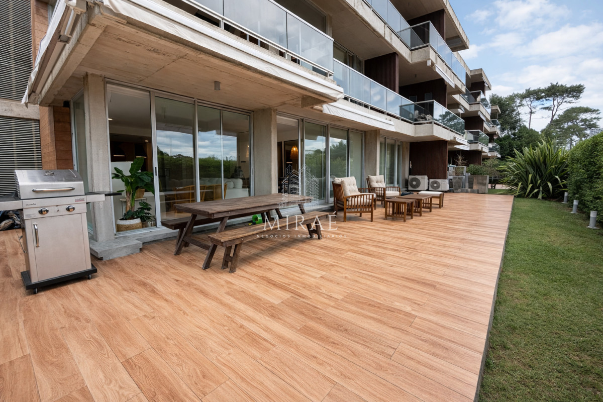 Apartamento ID.255 - Apartamento en venta 3 dormitorios 3 baños Pb con jardín 