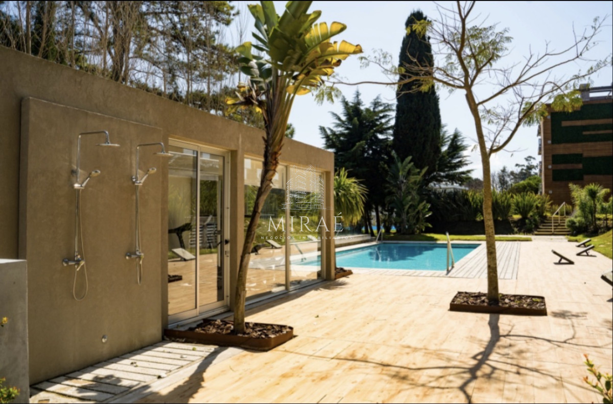 Apartamento ID.255 - Apartamento en venta 3 dormitorios 3 baños Pb con jardín 