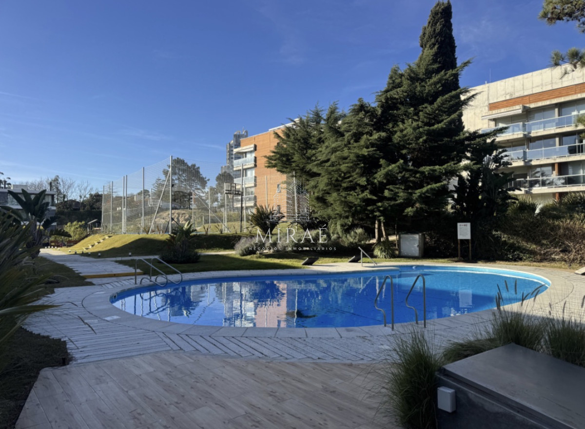 Apartamento ID.255 - Apartamento en venta 3 dormitorios 3 baños Pb con jardín 