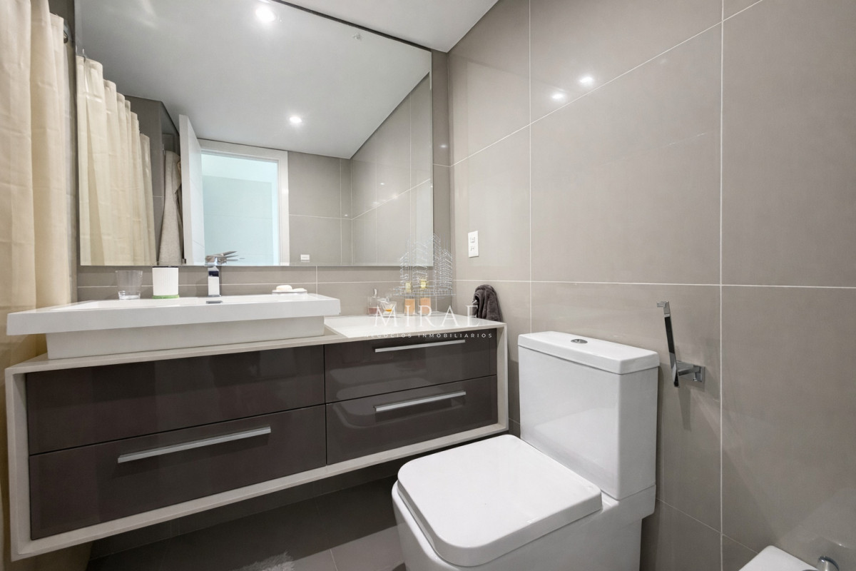 Apartamento ID.281 - Apartamento en alquiler 2 dormitorios, 2 baños primera linea de playa mansa 