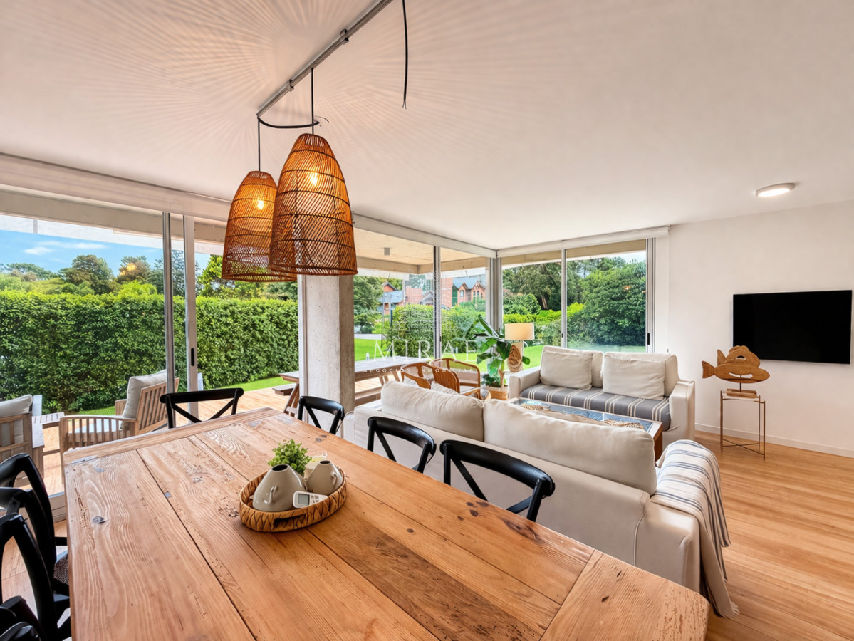 Apartamento ID.255 - Apartamento en venta 3 dormitorios 3 baños Pb con jardín 