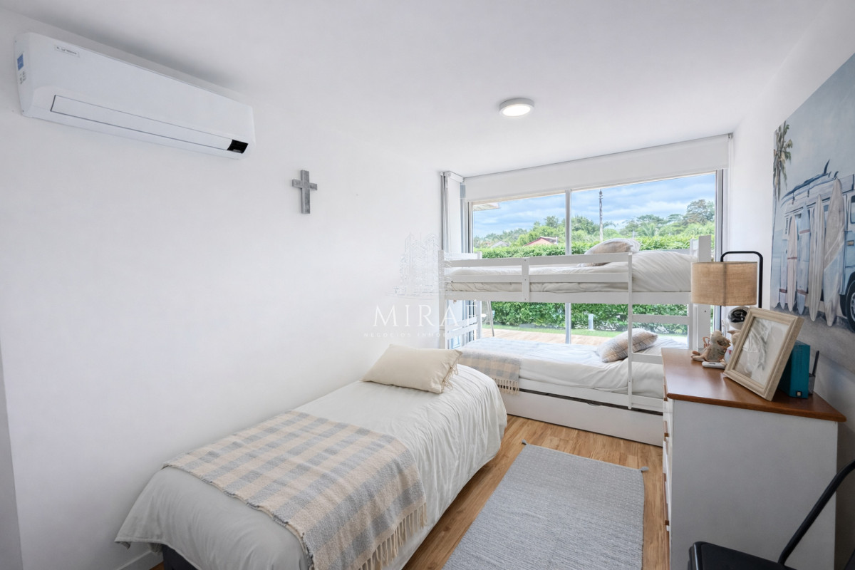 Apartamento ID.255 - Apartamento en venta 3 dormitorios 3 baños Pb con jardín 