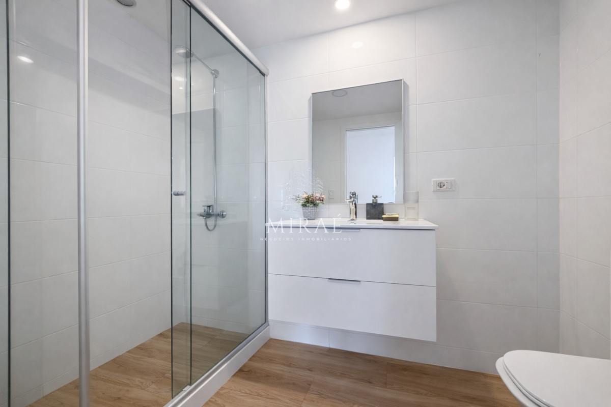 Apartamento ID.255 - Apartamento en venta 3 dormitorios 3 baños Pb con jardín 