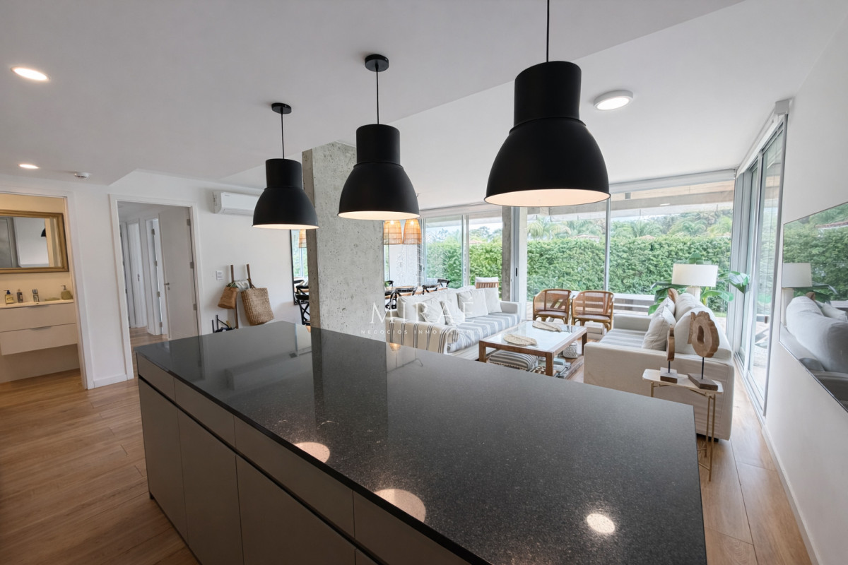 Apartamento ID.255 - Apartamento en venta 3 dormitorios 3 baños Pb con jardín 