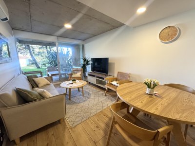 Apartamento 2 dormitorios, 2 baños con jardín.