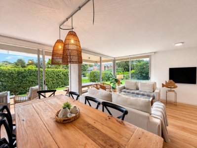 Apartamento en venta 3 dormitorios 3 baños Pb con jardín 