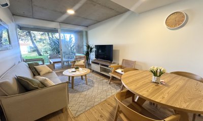 Apartamento 2 dormitorios, 2 baños con jardín.