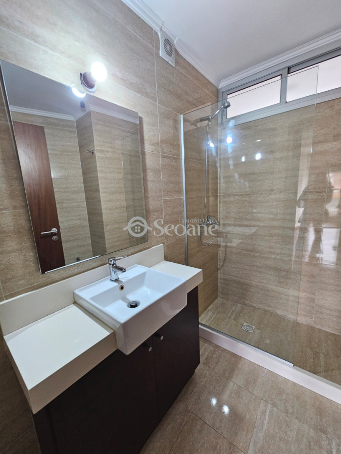 Apartamento ID.570 - Gallinal con vista al mar, Edificio de categoría