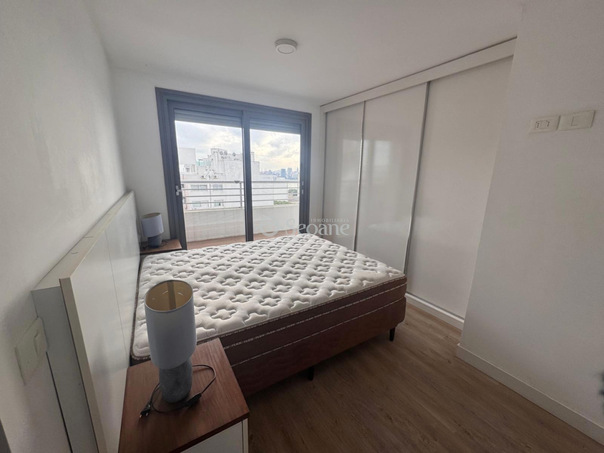 Apartamento ID.449 - A Pasos Del Golf Amoblado, Piso Alto - Excelente Terraza Con Parrillero