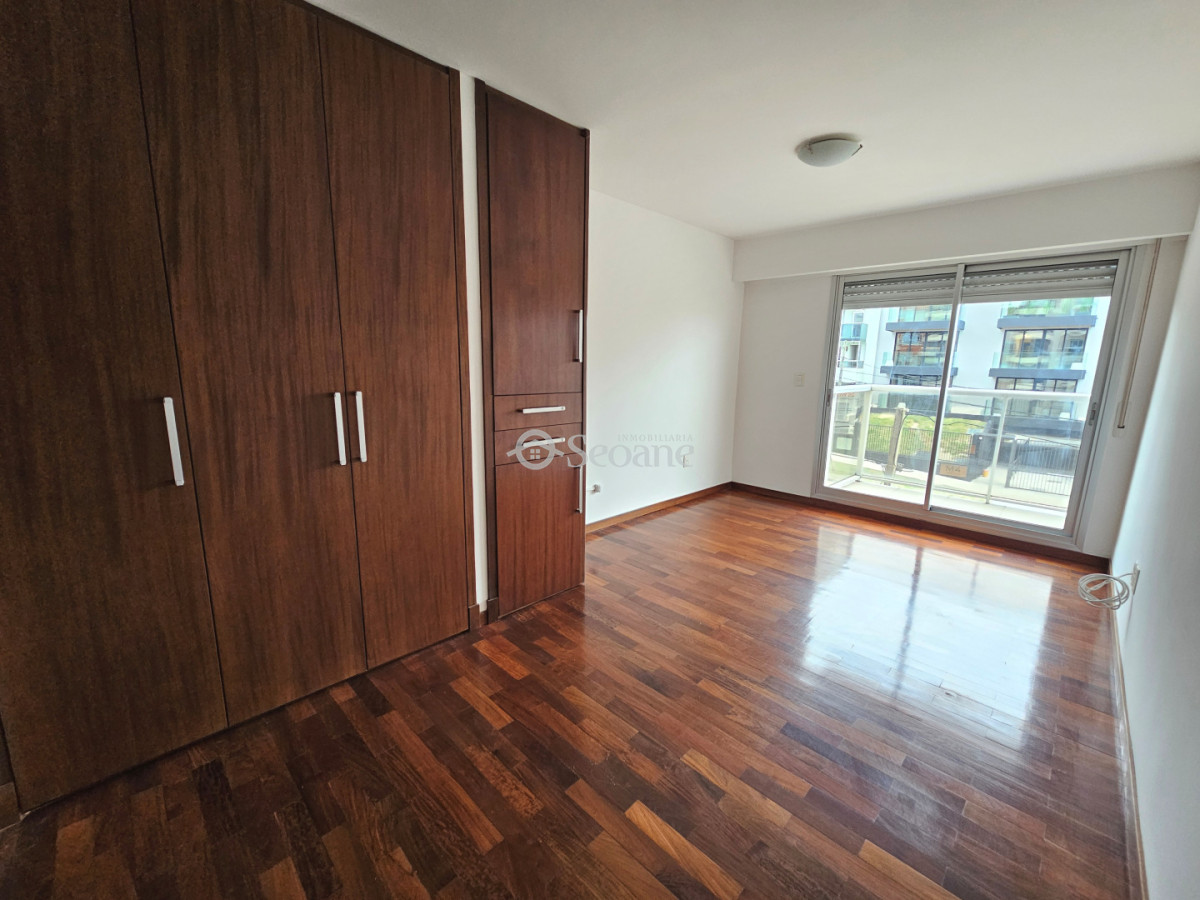 Apartamento ID.570 - Gallinal con vista al mar, Edificio de categoría