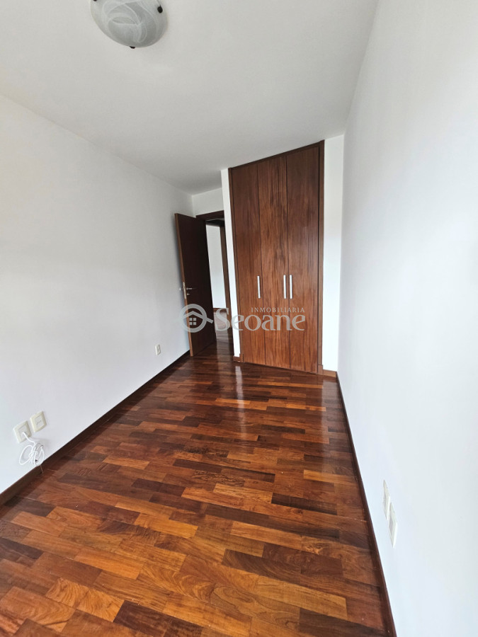 Apartamento ID.570 - Gallinal con vista al mar, Edificio de categoría