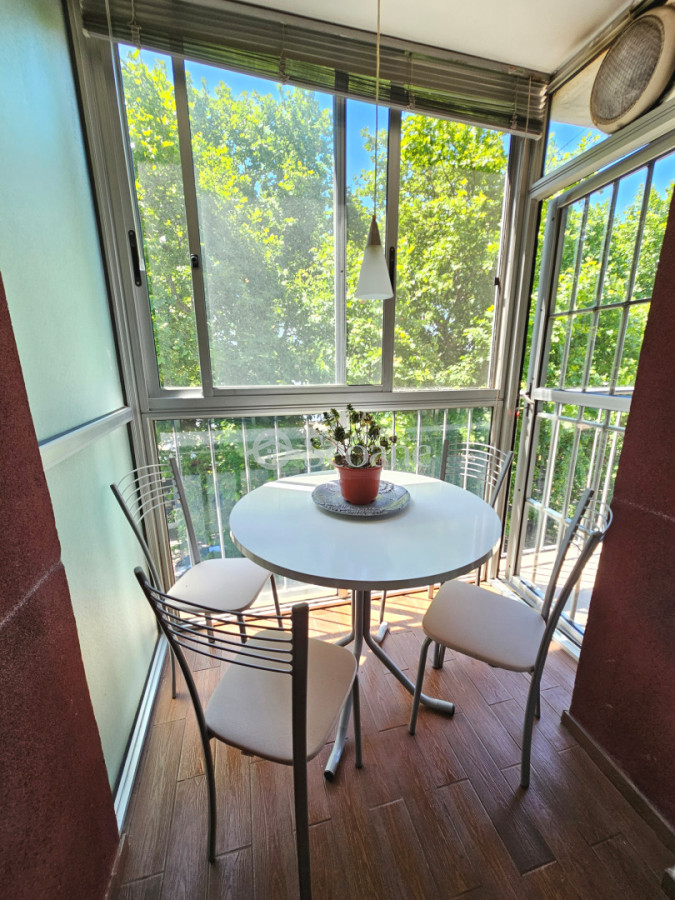 Apartamento ID.540 - Al frente con terraza, Rivera y Bustamante, Piso medio, reciclado