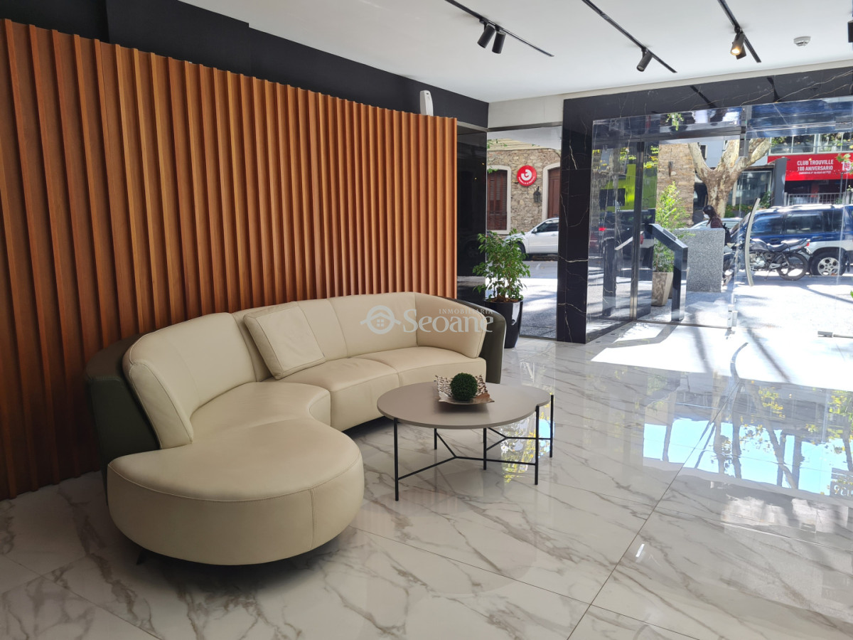 Apartamento ID.528 - Chucarro y Av Brasil, Amoblado, terraza al frente y garaje