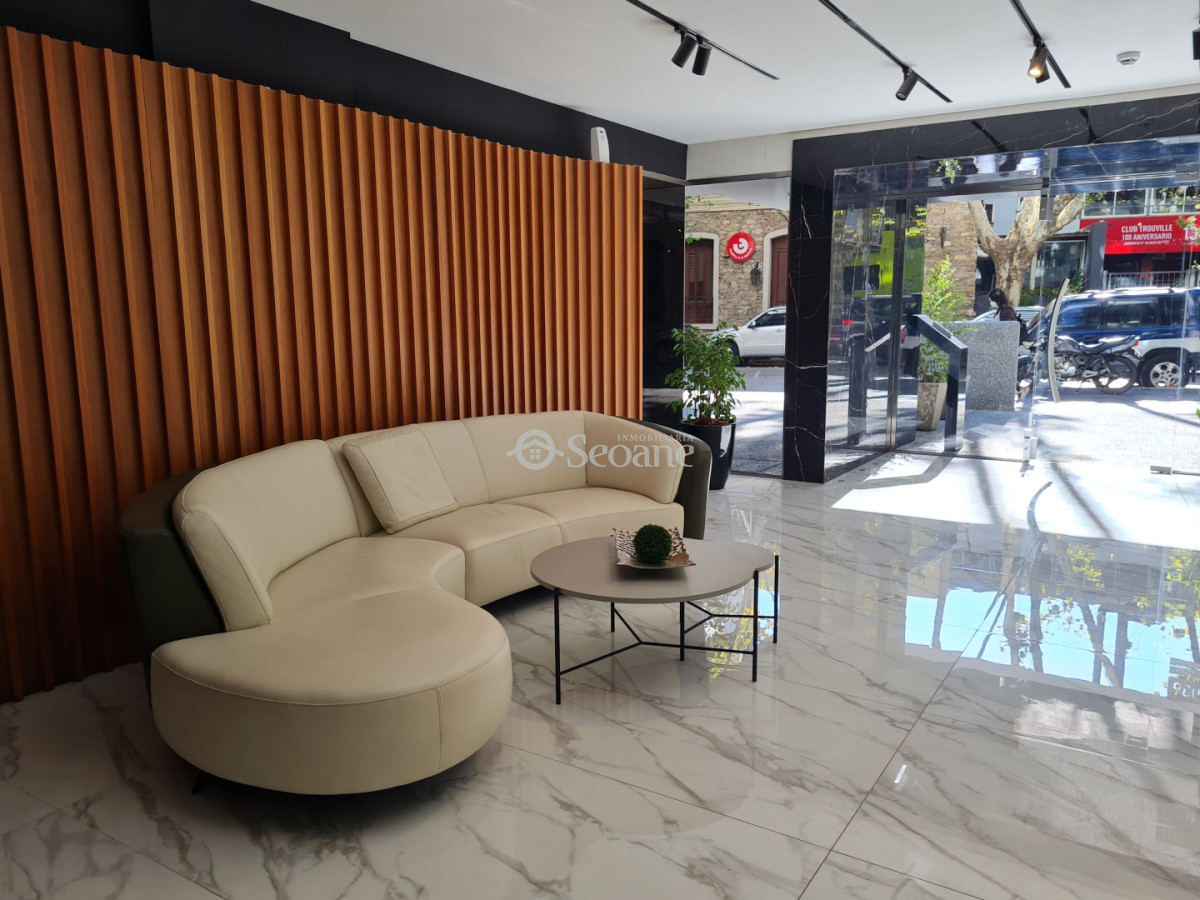 Apartamento ID.565 - Chucarro Y Av Brasil, al frente, con terraza, amoblado