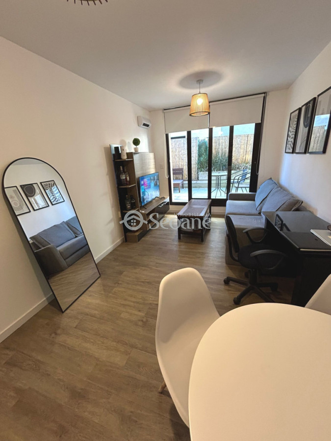 Apartamento ID.268 - Verdi, Próximo A Rambla Y Servicios, Patio Uso Exclusivo