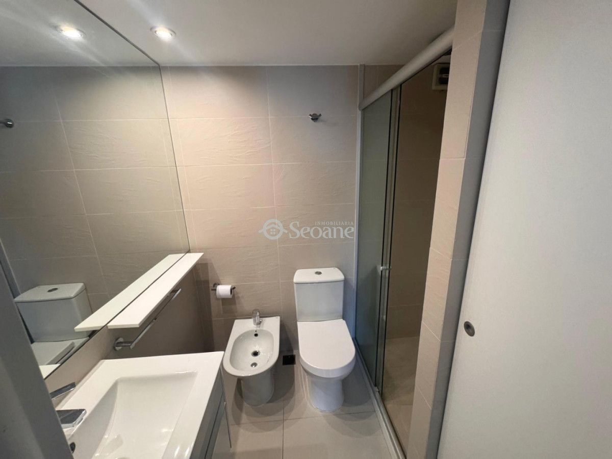 Apartamento ID.449 - A Pasos Del Golf Amoblado, Piso Alto - Excelente Terraza Con Parrillero