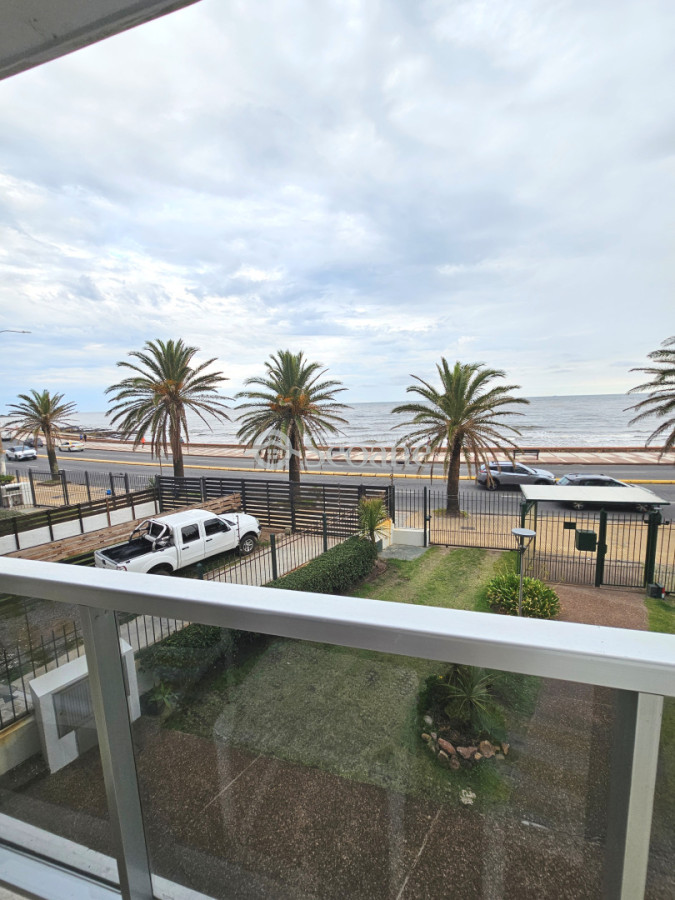 Apartamento ID.551 - Rambla Malvin - Al frente con terraza