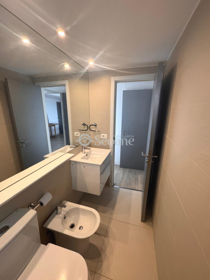 Apartamento ID.449 - A Pasos Del Golf Amoblado, Piso Alto - Excelente Terraza Con Parrillero