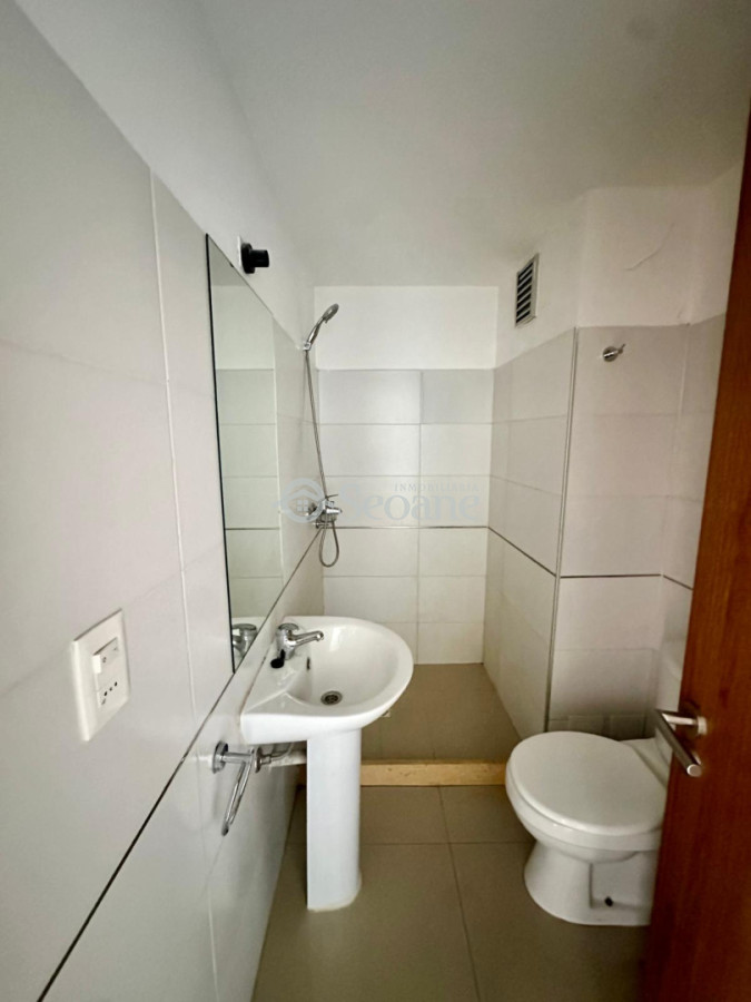 Apartamento ID.169 - Piso Alto, A Pasos De La Universidad, Uruguay Y F. Crespo
