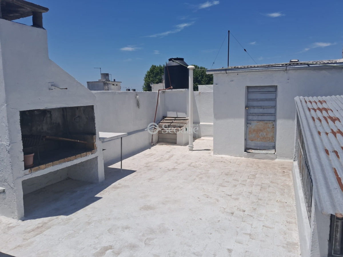 Apartamento ID.554 - Av Italia y Comercio hacia el norte, parrillero en azotea