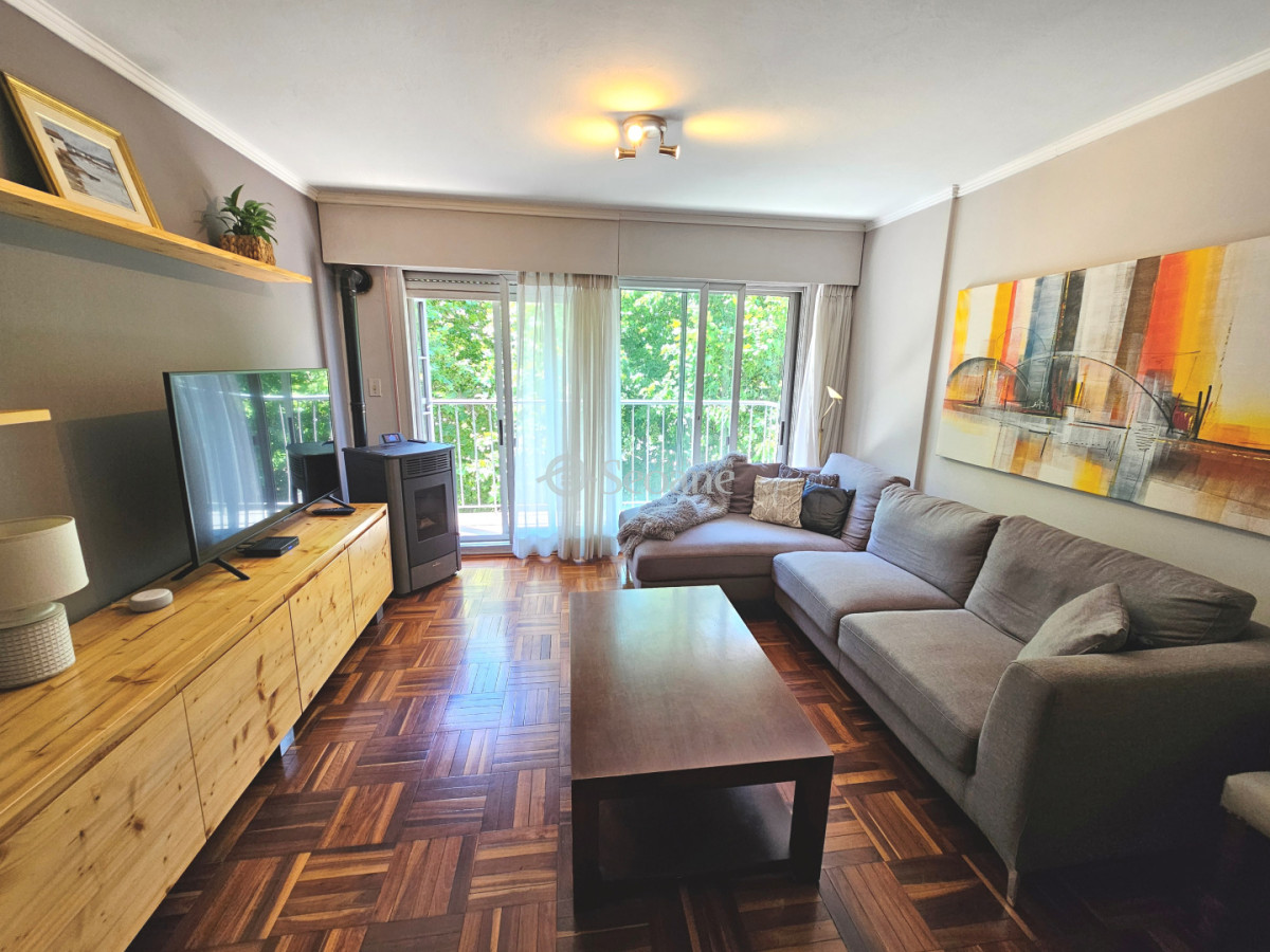 Apartamento ID.540 - Al frente con terraza, Rivera y Bustamante, Piso medio, reciclado