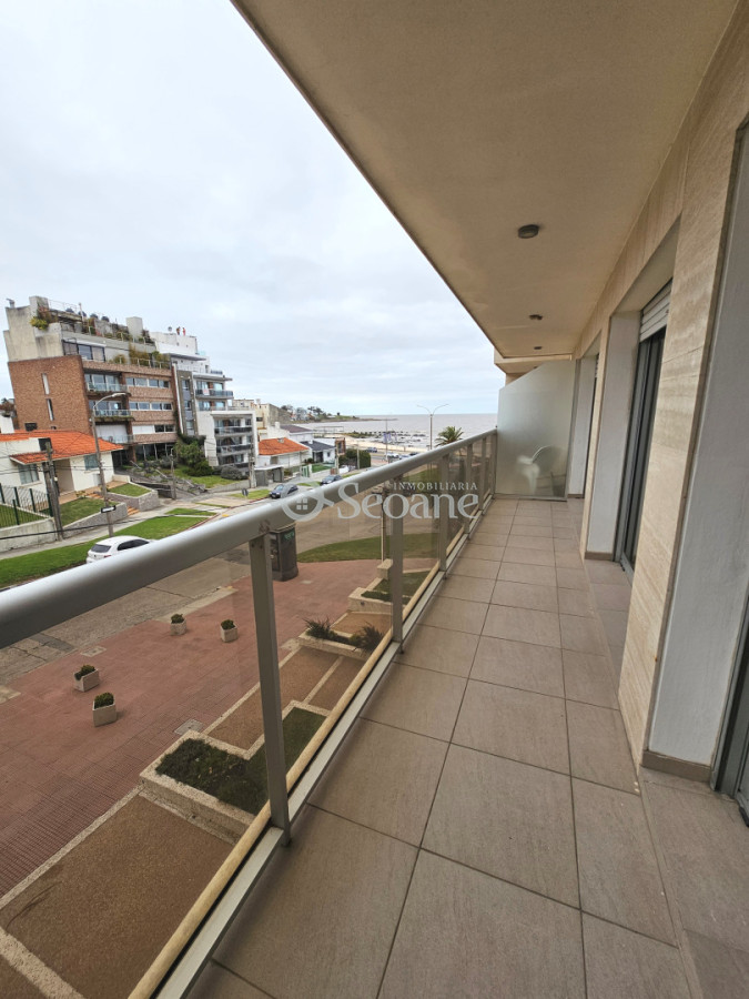 Apartamento ID.570 - Gallinal con vista al mar, Edificio de categoría
