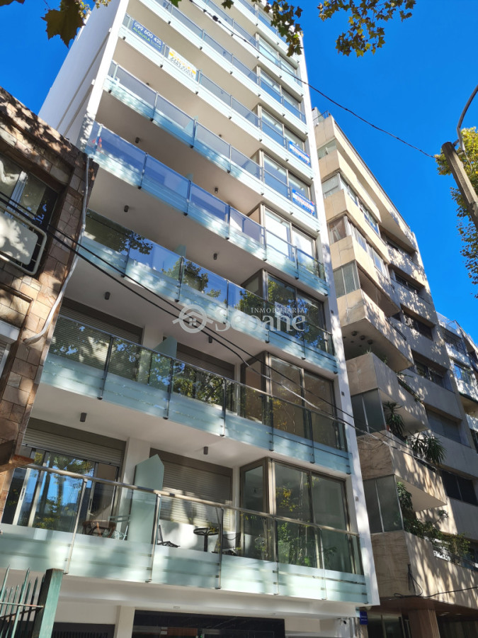 Apartamento ID.528 - Chucarro y Av Brasil, Amoblado, terraza al frente y garaje