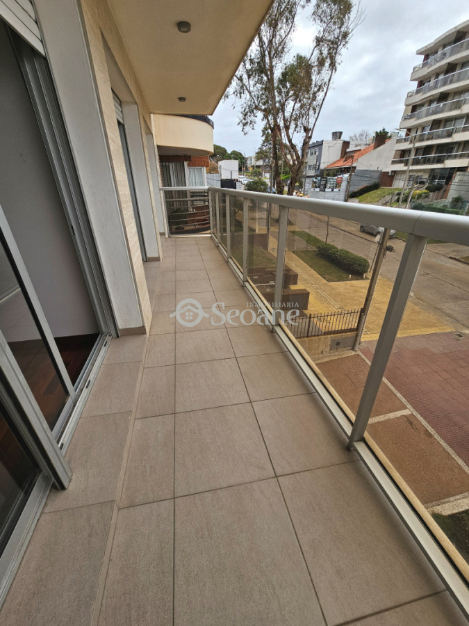 Apartamento ID.570 - Gallinal con vista al mar, Edificio de categoría